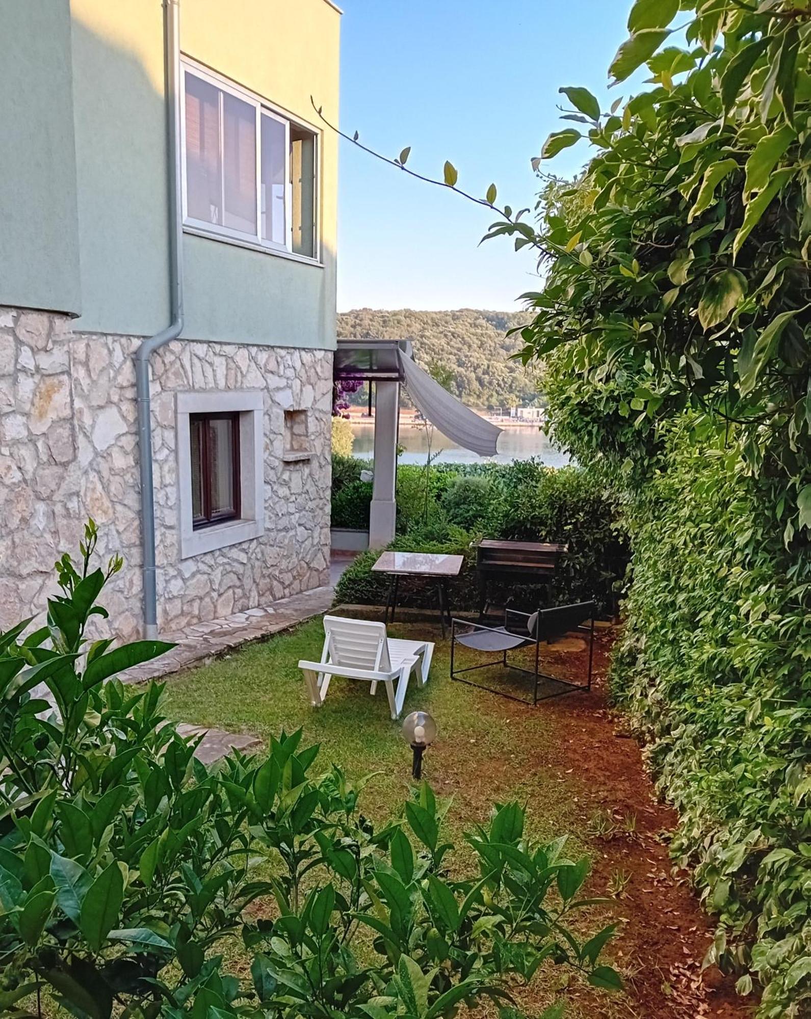 Apartments Karmen Pula Exterior photo